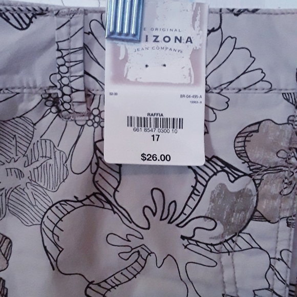 NWT Arizona Jean's shorts - Picture 3 of 4
